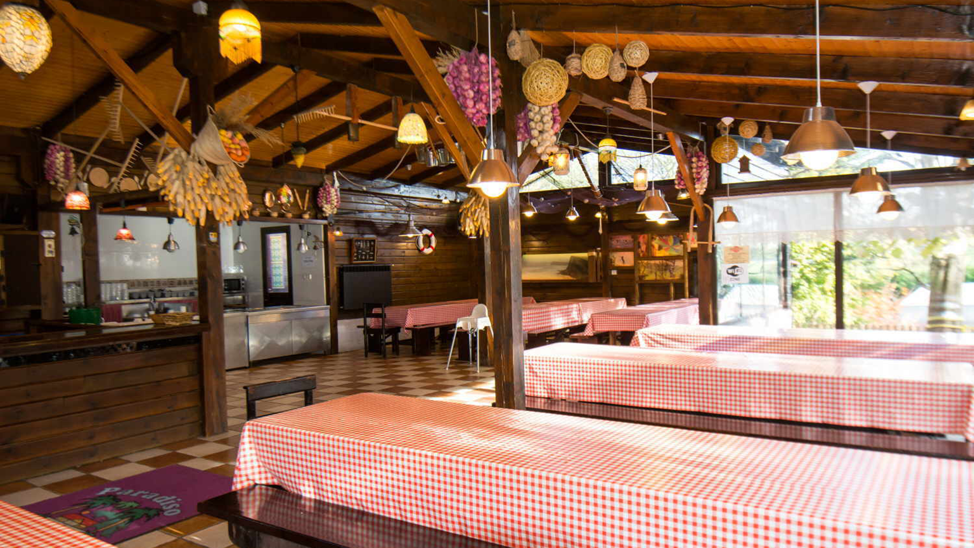 PORTADA ALBERGUE PARADISO COMEDOR